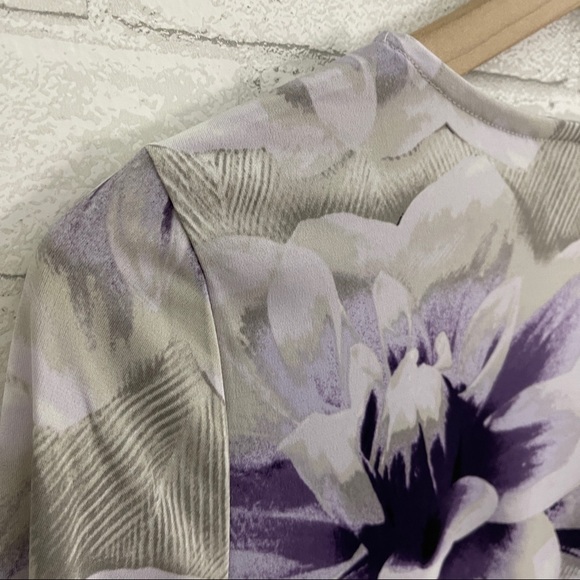 LAST CHANCE ✨ CHICO’S Colorblock Flowered Asymmetrical Hem Top - Picture 9 of 11